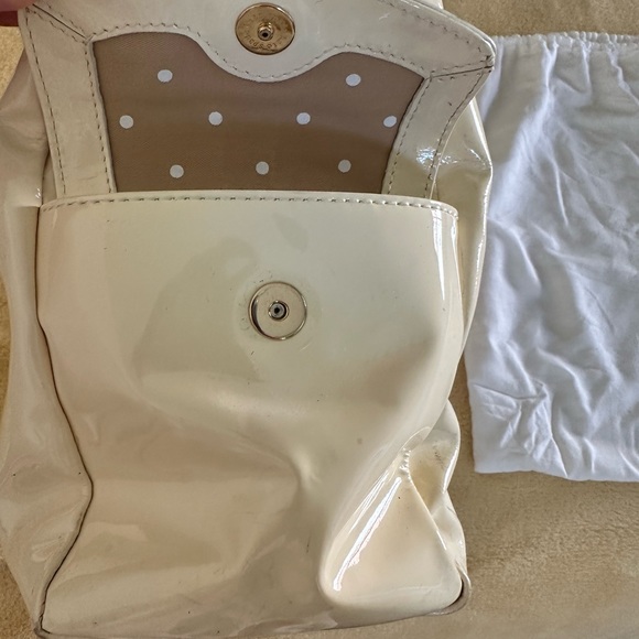 Kate Spade New York patent leather snap tote with zippered pockets- beautiful! - Picture 6 of 13